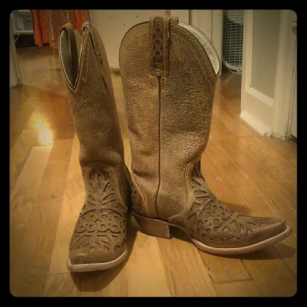 Women's size 6.5 Ariat boots EUC